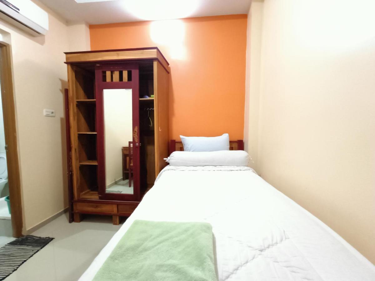 Balqies Homestay Syariah Makassar Mitra Reddoorz Exterior foto