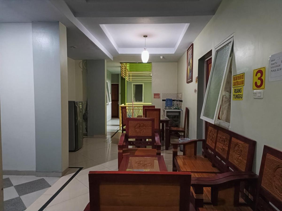 Balqies Homestay Syariah Makassar Mitra Reddoorz Exterior foto